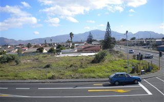 550 m² Land available in Grassy Park