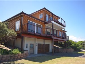 4 Bed House in Keurboomstrand