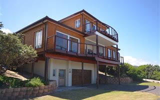 4 Bedroom Apartment in Keurboomstrand