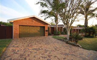 3 Bedroom House in Sonstraal East