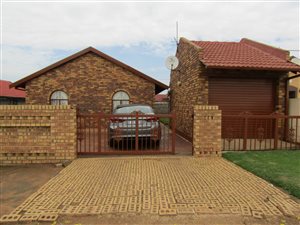 3 Bed House in Duduza