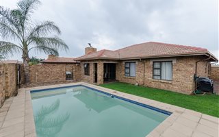 3 Bedroom House in Bartlett