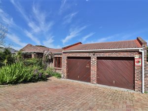4 Bed House in De Bron