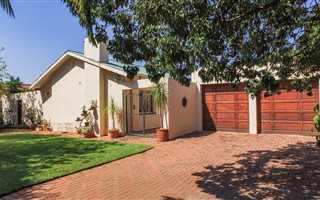 4 Bedroom House in Menlo Park