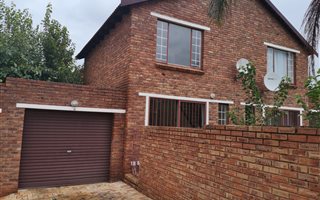 2 Bedroom Duplex in Wilgeheuwel