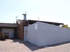 2 Bed House in Vredekloof Heights