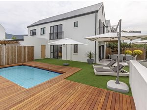 3 Bed House in Paardevlei