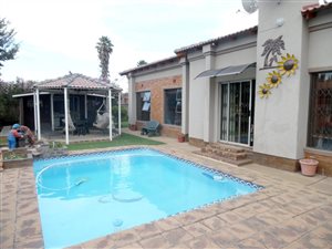3 Bedroom House in Vanderbijlpark CE4