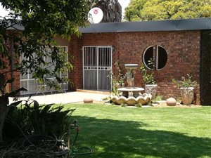 4 Bedroom House in Elarduspark