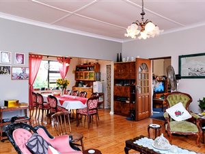 7 Bedroom House in Newton Park