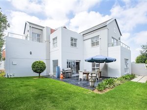 3 Bed Townhouse in Eagle Canyon Golf Estate