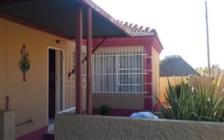3 Bedroom Cluster in Eike Park