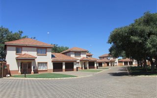 3 Bedroom Townhouse in Lephalale (Ellisras)