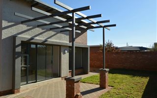 3 Bedroom Townhouse in Spitskop