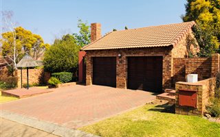 2 Bedroom Cluster in Alan Manor