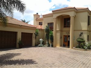 4 Bed House in Ruimsig Country Estate