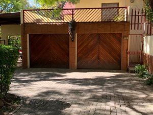 3 Bed House in Lombardy East