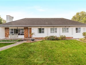 4 Bed House in Meadowridge