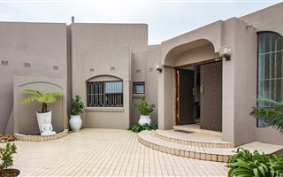 5 Bedroom House in Cowies Hill