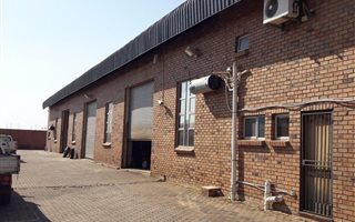 1200 m² Industrial space in Clayville