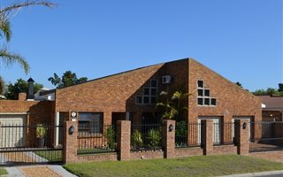 4 Bedroom House in Sonstraal East