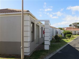 2 Bed Townhouse in Gordons Bay Central