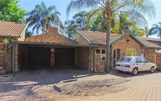 2 Bedroom Townhouse in Doornpoort and surrounds