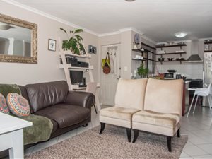 2 Bed Apartment in Somerset West Central
