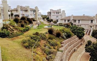2 Bedroom Apartment in Pinnacle Point Golf Estate