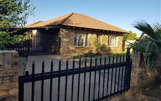 2 Bedroom House in Meiringspark