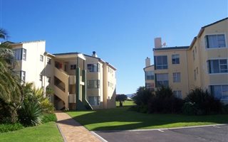 2 Bedroom House in Greenways Golf Estate