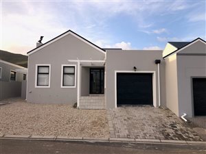 3 Bed Cluster in Sandbaai
