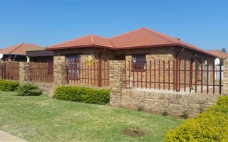 3 Bedroom House in Karen Park