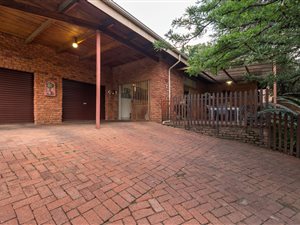 4 Bed House in Constantia Park