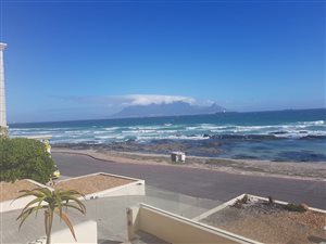 3 Bedroom House in Bloubergstrand