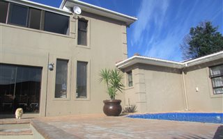 4 Bedroom House in West Beach