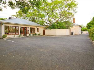 3 Bed House in Somerset West Central