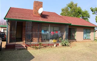 3 Bedroom House in Ncandu Park