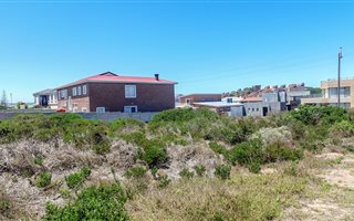 678 m² Land available in Stilbaai
