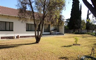 4 Bedroom House in Protea Park