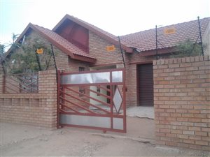3 Bed House in Mahlasedi Park