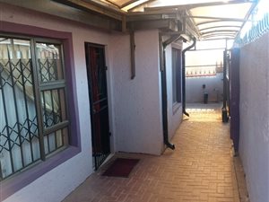 4 Bed House in Protea North