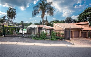 5 Bedroom House in Constantia Park