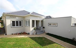 4 Bedroom House in Rondebosch