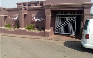 2 Bedroom House in Chiawelo