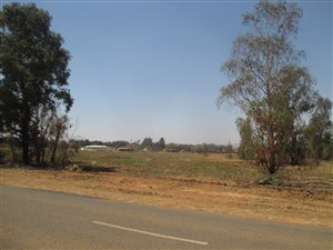 1.9 ha Land available in Highbury