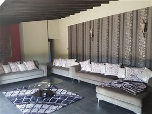 5 Bedroom House in Lakefield