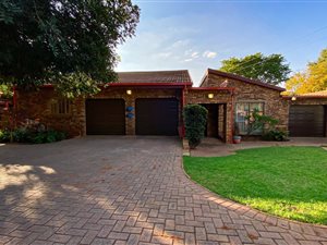 4 Bed House in Theresa Park