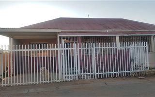 3 Bedroom House in Greenside