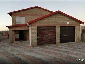 6 Bed House in Kwanonqaba